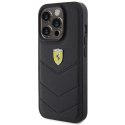 Etui Ferrari Quilted Metal Logo na iPhone 15 Pro - czarne Ferrari
