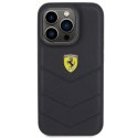 Etui Ferrari Quilted Metal Logo na iPhone 15 Pro - czarne Ferrari