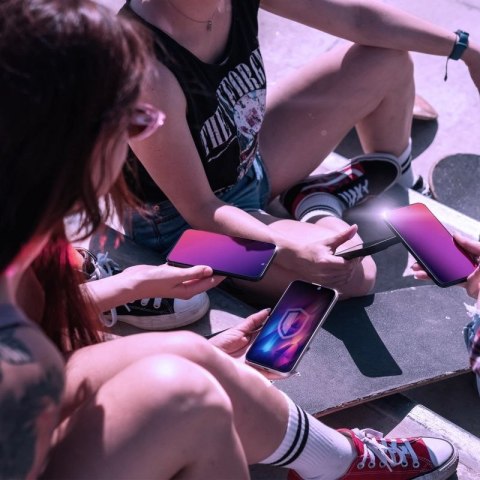Prywatyzujące szkło hartowane 3mk Rainbow Privacy na Apple iPhone 16 Pro Max 3mk Protection